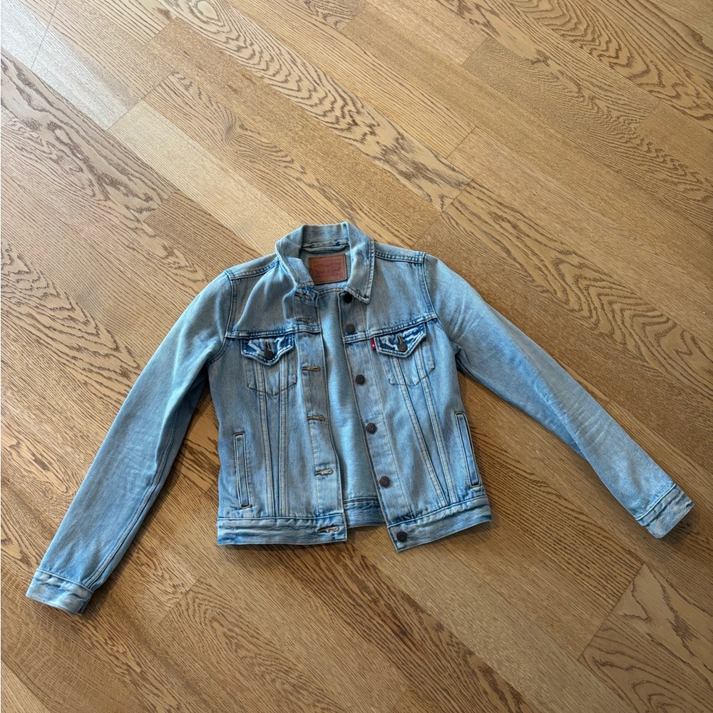 Levi’s Lightwash Denim Jacket Size XS